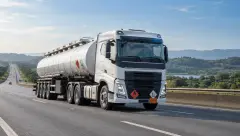 Caminhão-tanque usado no transporte de produtos perigosos